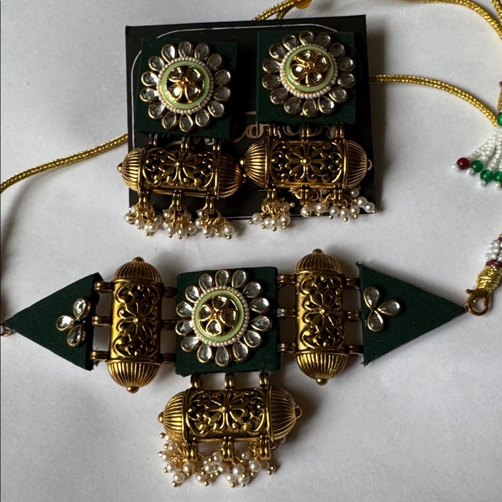 Gold-Tone & Dark Green Kundan-Style Necklace Set by